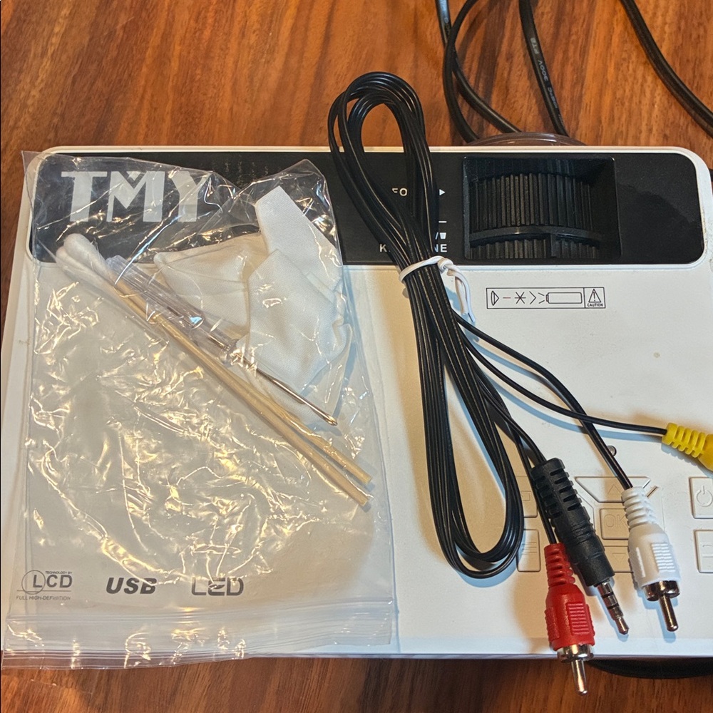 White Portable Mini Projector - Picture 5 of 5